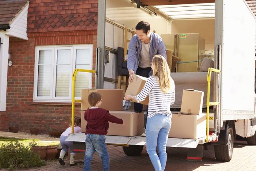 Should You Hire a Moving Company or Rent Your Own Truck?